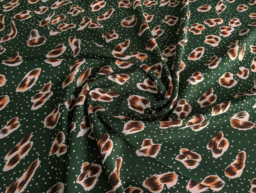 Креп шелковистый леопард, зеленый - фото 1 - интернет-магазин stage.tkani-atlas.com.ua